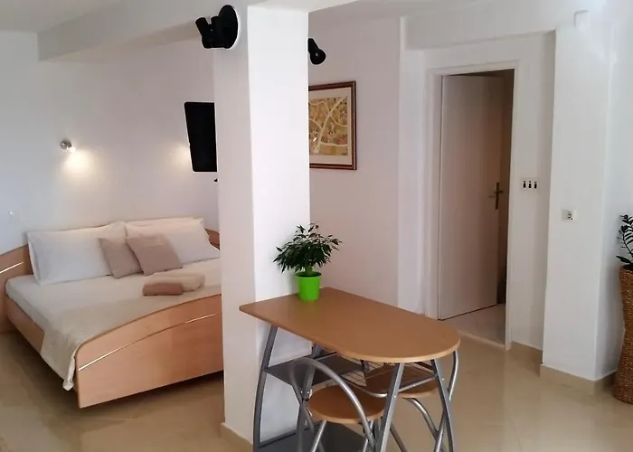 Iva 招待所 赫瓦尔